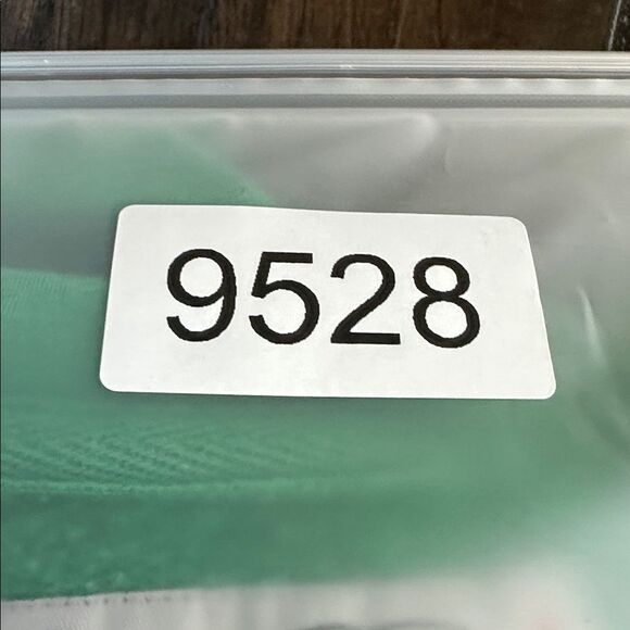 NWOT Holidays Women’s Green Christmas with Red Bow Print Sleeves Sweatshirt- XL - Picture 6 of 6